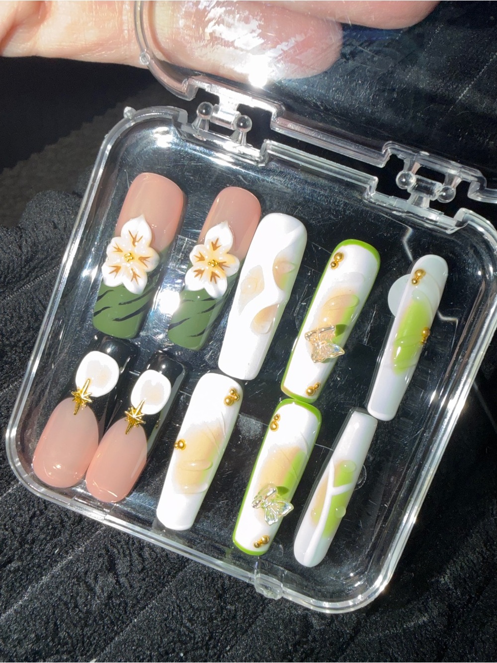 Floral Green & White Press-On Nail Set - Women Accessories